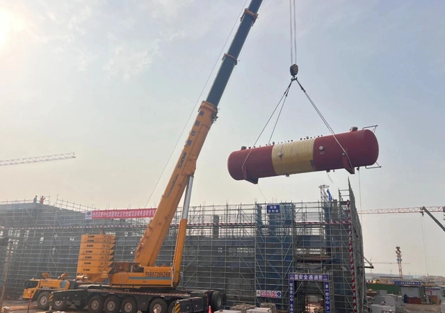 首臺大型設(shè)備“落戶”，氯堿新能源項目吹響工程設(shè)備安裝新號角！