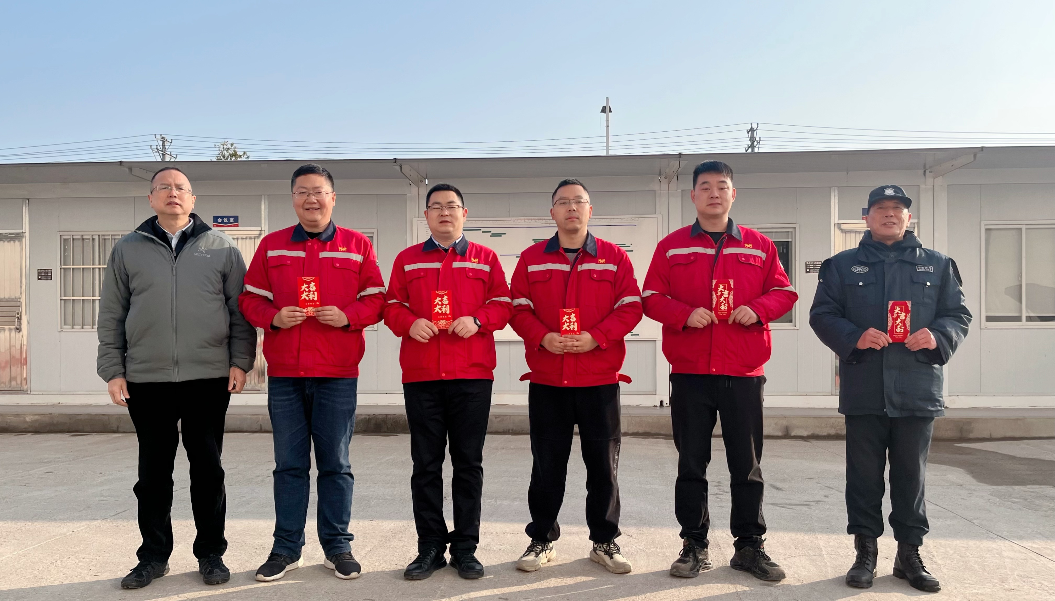 化機公司黨委書記、董事長、總經(jīng)理楊中澤到項目現(xiàn)場走訪慰問(圖2)
